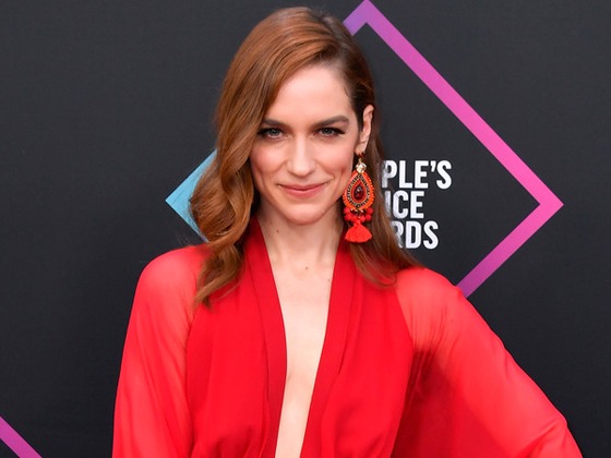 <i>Wynonna Earp</i> Cast Has a Special Message for Their Fandom After Winning a People's Choice Award