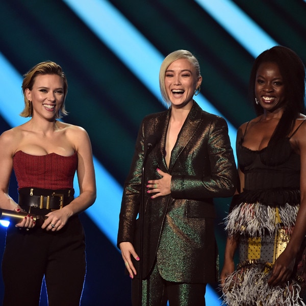 Victoria Beckham Receives the Fashion Icon Award at 2018 PCAs
