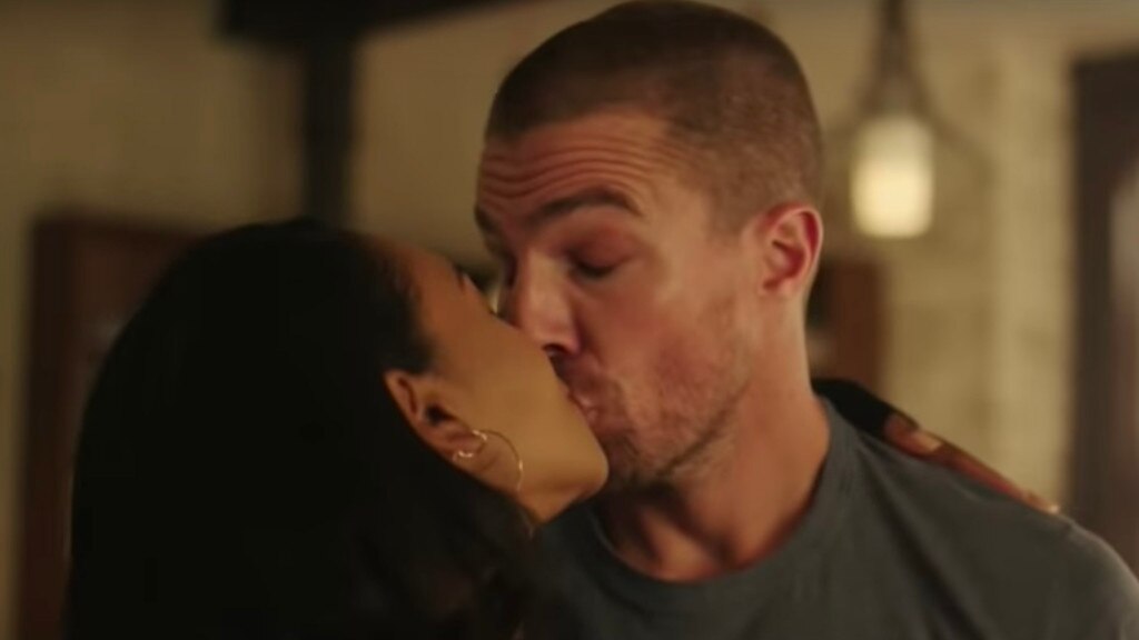 Oliver and Iris Are Kissing in New CW Crossover Promo