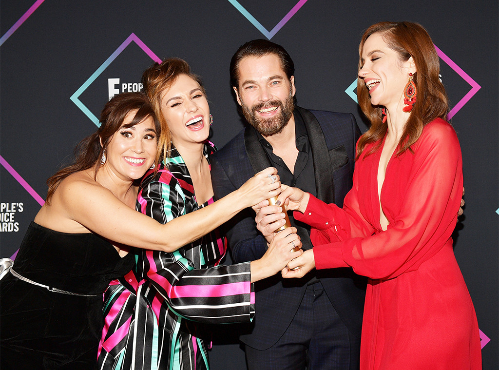 Best Cast On Social Media Wynonna Earp From Tv Scoop Awards 2019 The Winners E News 9423