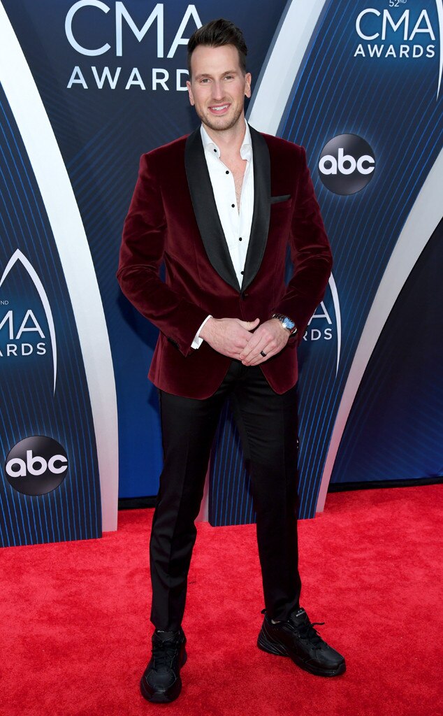 Russell Dickerson from CMA Awards 2018 Red Carpet Fashion E! News