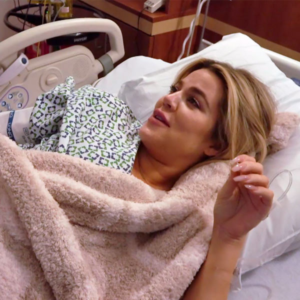 Kuwtk See The Emotional Moment Khloe Gives Birth To True E Online