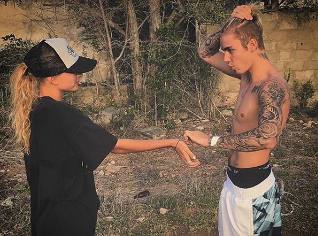 Justin Bieber เลือกการออกแบบเล็บของ Hailey Bieber สำหรับการประกาศเกี่ยวกับทารก