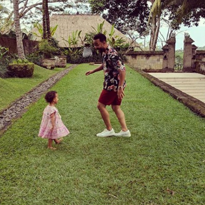 Chrissy Teigen, John Legend, Instagram