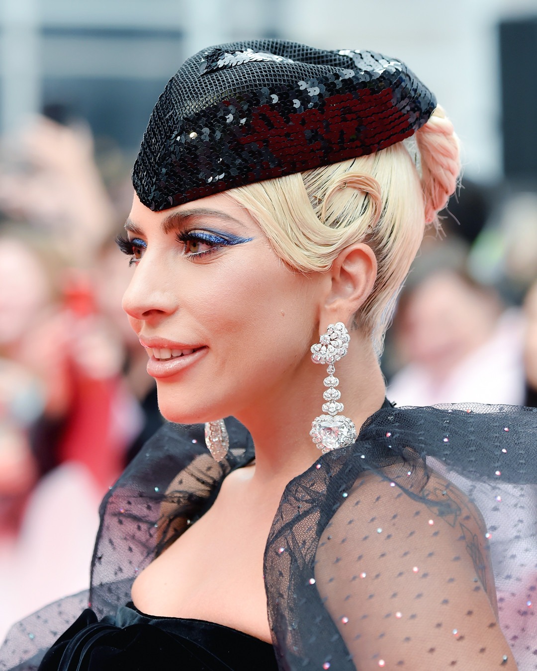 The Secret Behind Lady Gagas Dramatic Eye Makeup E News Canada