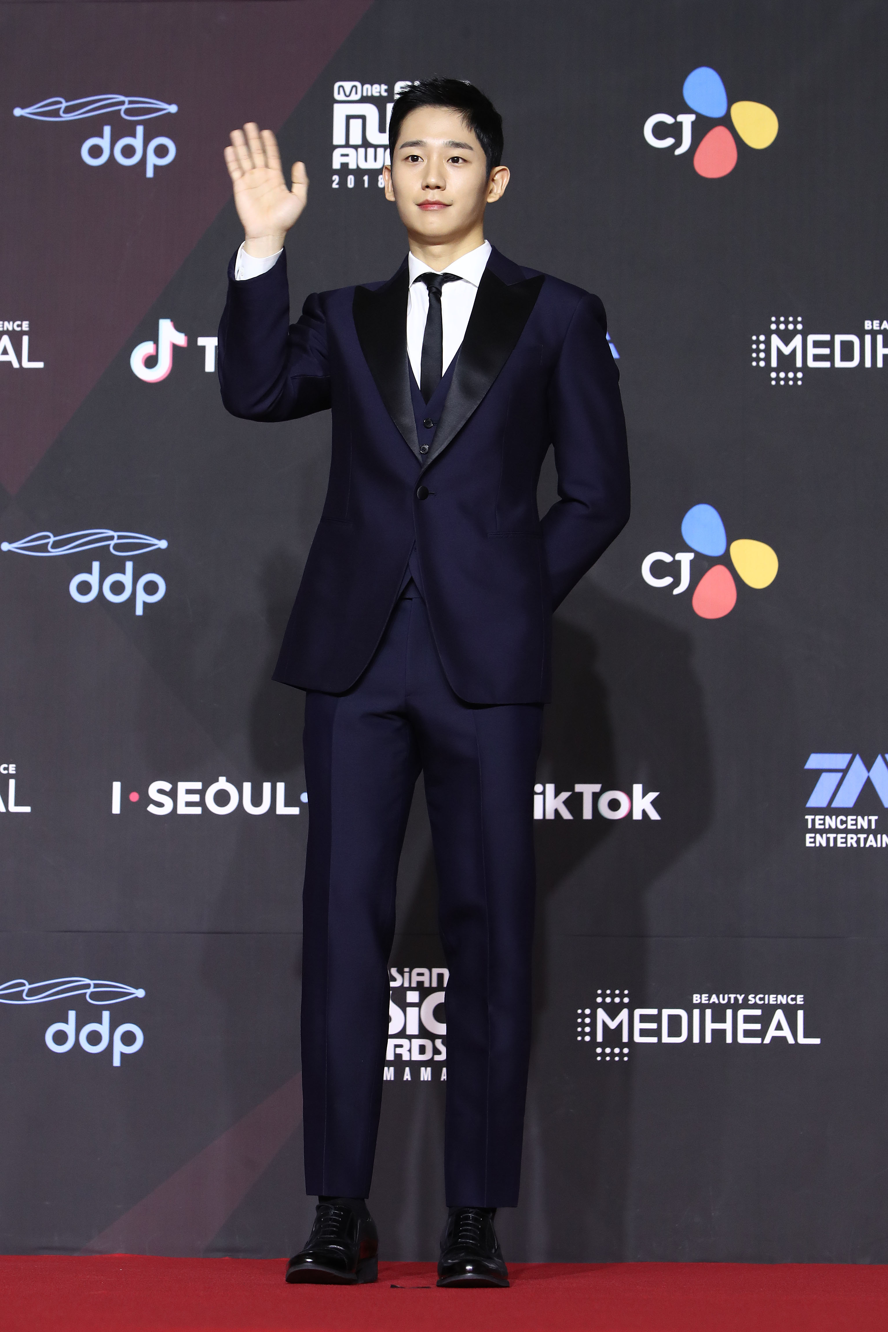 Jung Hae-In from All The Red Carpet Looks At The 2018 Mnet Asian Music