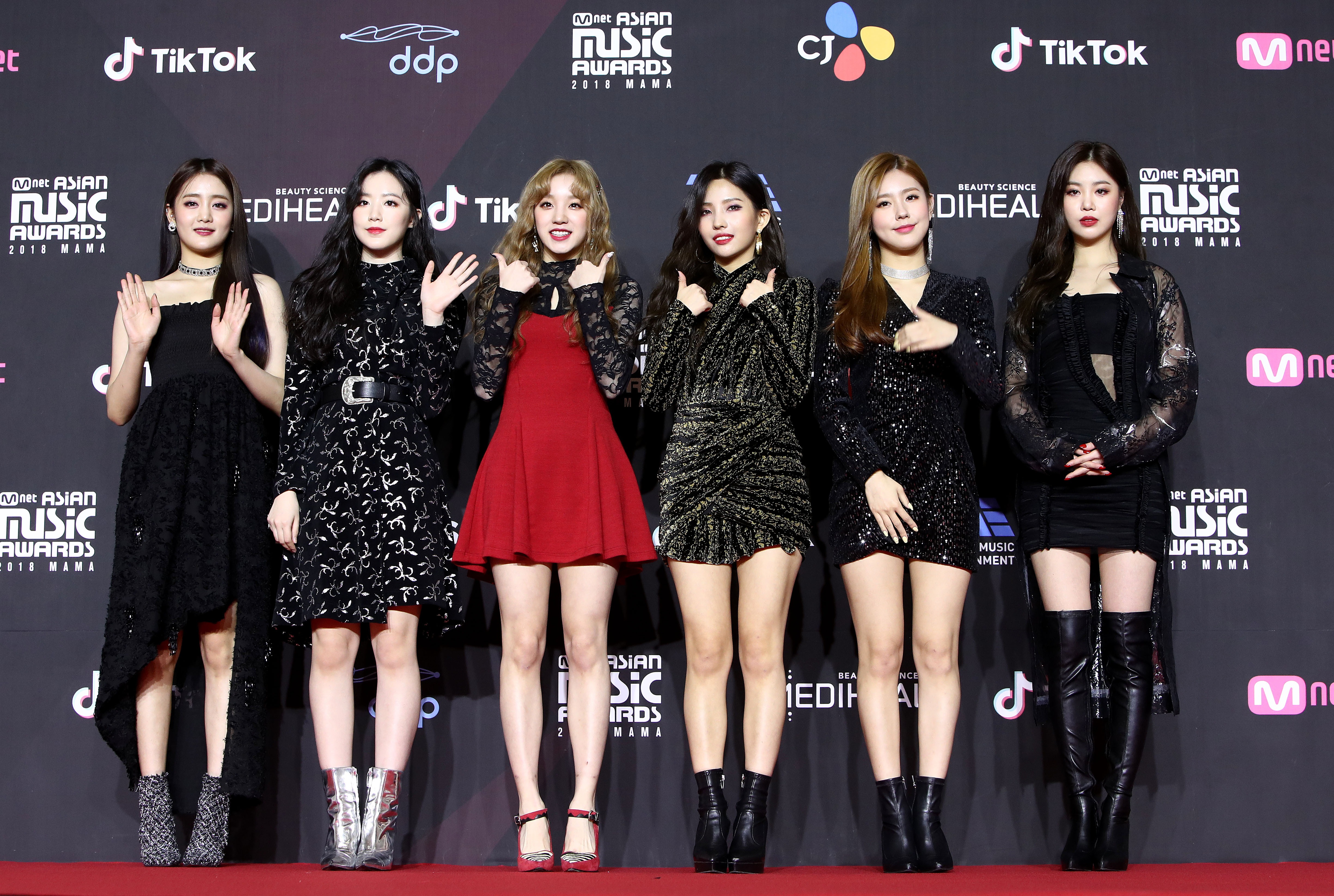 See All The Red Carpet Looks From The 2018 Mama Premiere In Korea