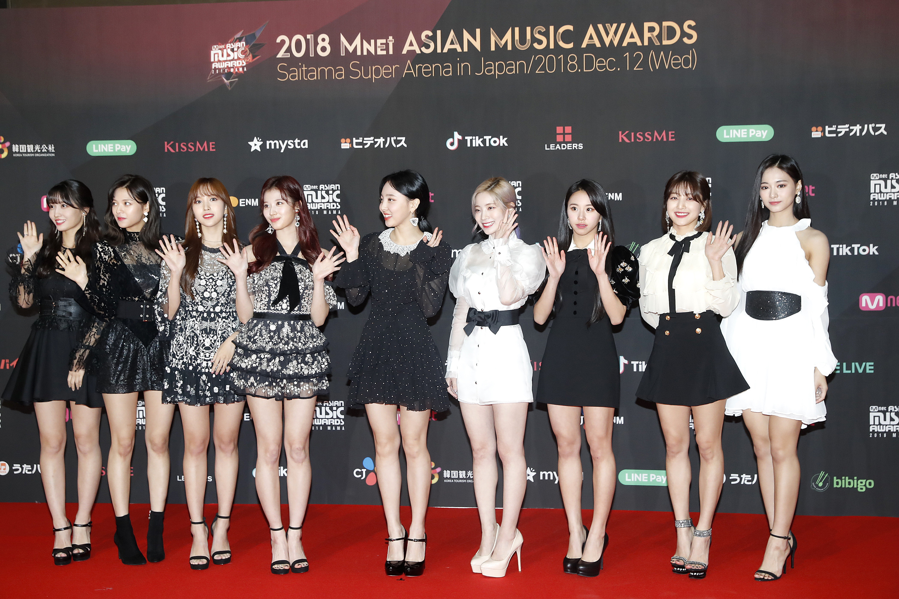 See All The Red Carpet Looks From The 18 Mama Fans Choice In Japan E Online Ap