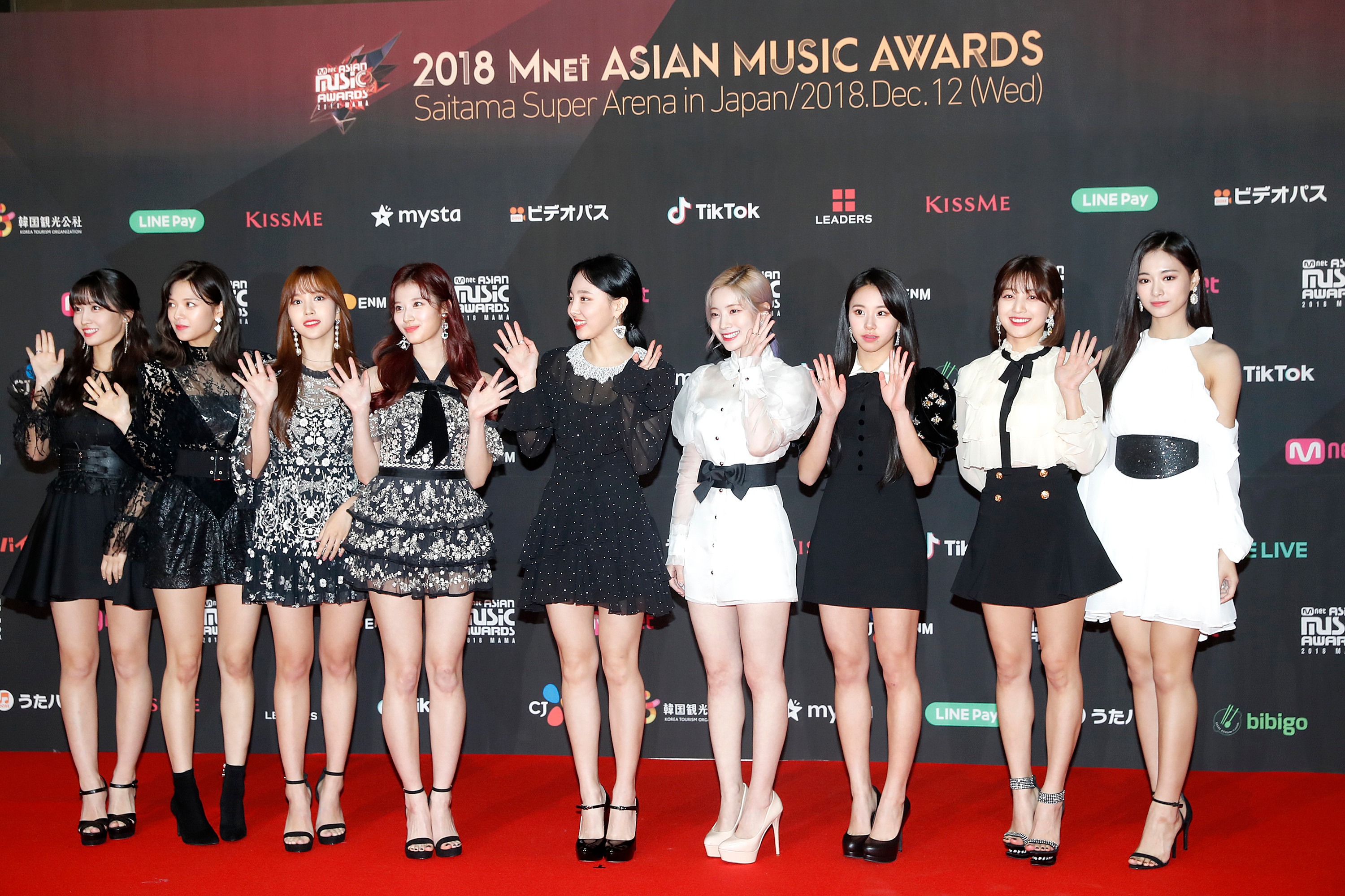 See All The Red Carpet Looks From The 18 Mama Fans Choice In Japan E Online Ap See All The Red Carpet Looks From The 18 Mama Fans Choice In Japan E Online Ap