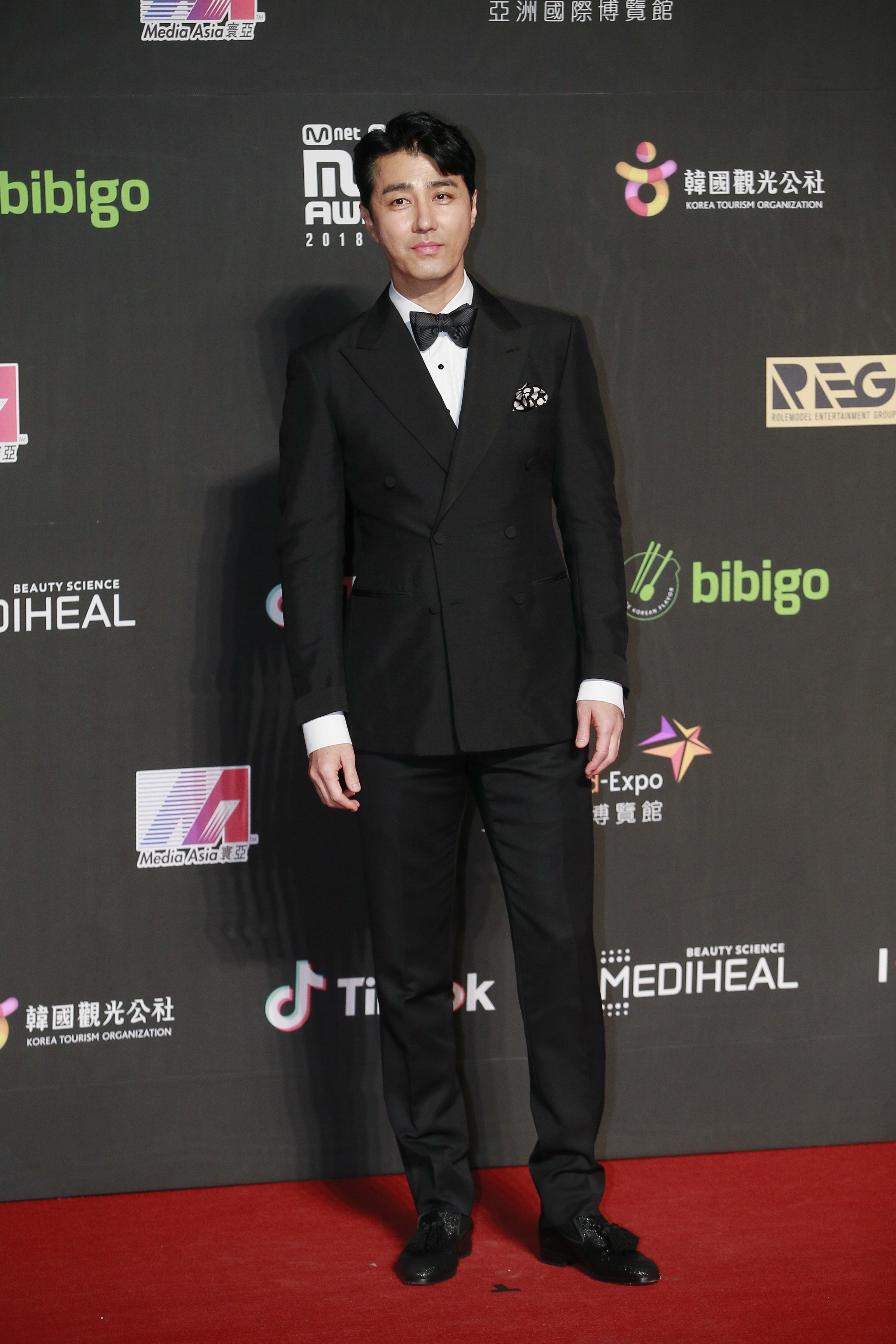 Cha Seung-won from All The Red Carpet Looks From The 2018 MAMA In Hong ...