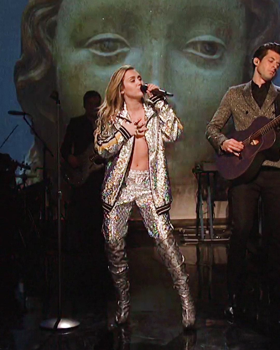 miley cyrus saturday night live outfit