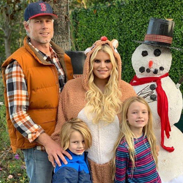 Jessica Simpson Gets Into Christmas Spirit With Over-the-Top Party