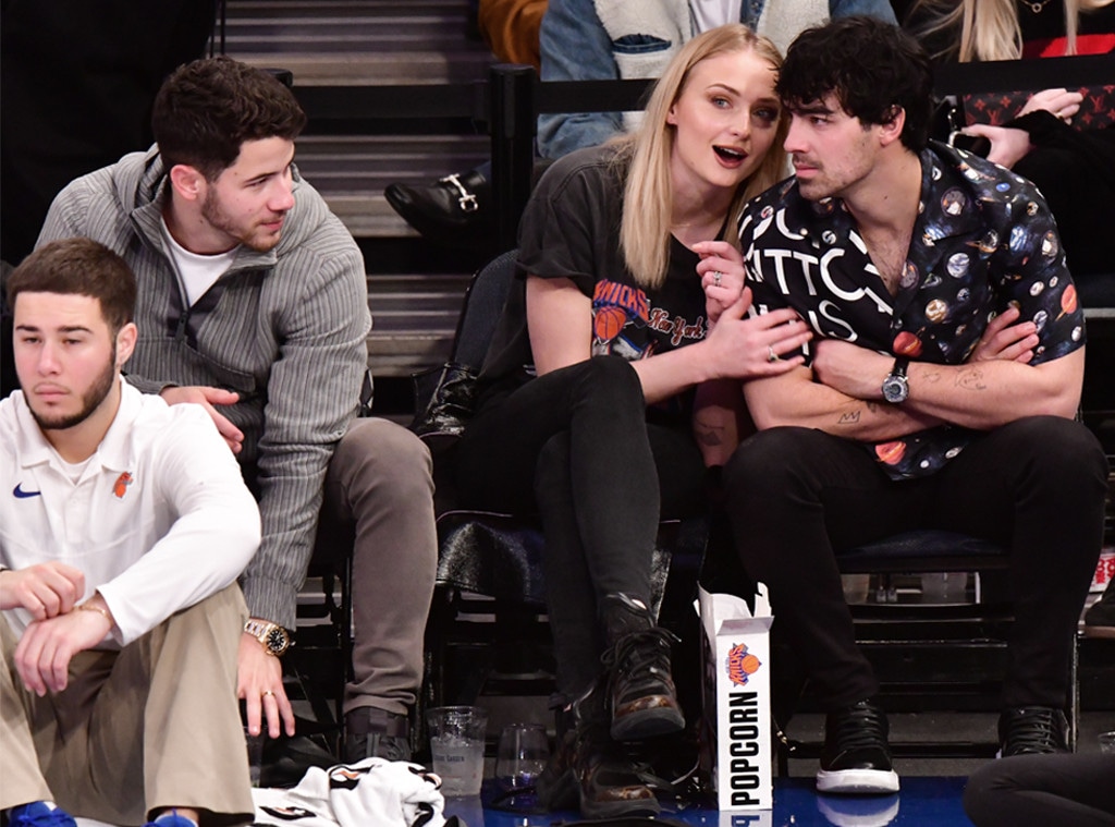 Sophie Turner, Joe Jonas, Nick Jonas, Basketball Game