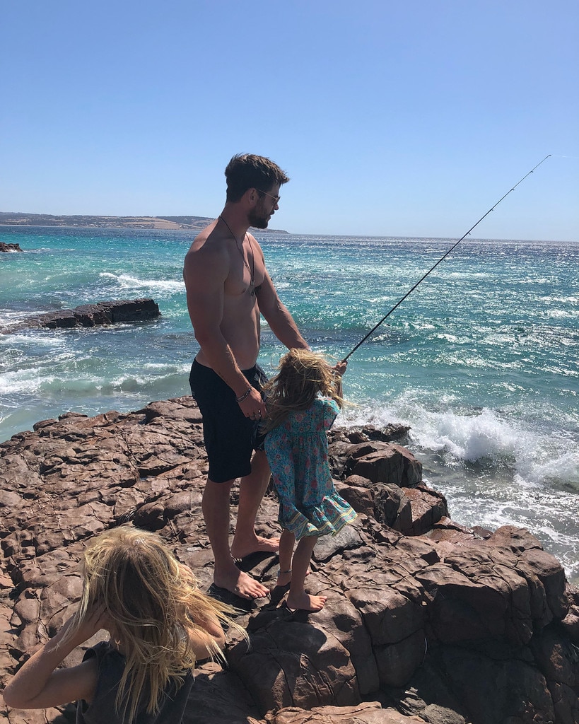 Chris Hemsworth และ Kids ของ Elsa Pataky ปรากฏตัวบนพรมแดง