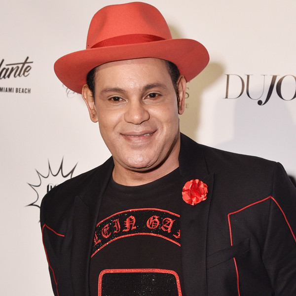 Sammy Sosa's Cowboy Look Is Confusing Fans on Twitter | E! News