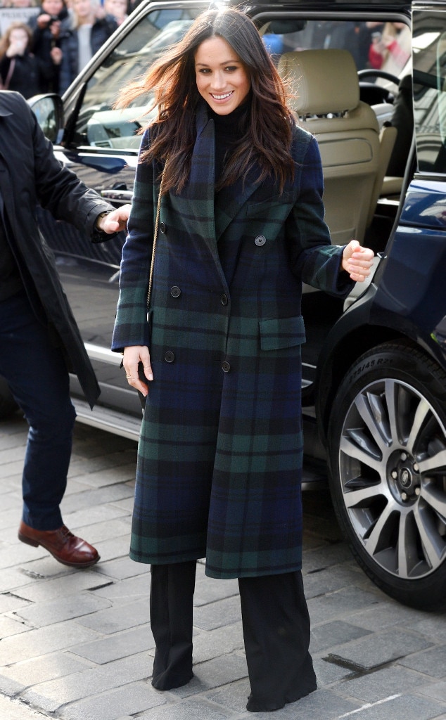 meghan markle plaid trench coat