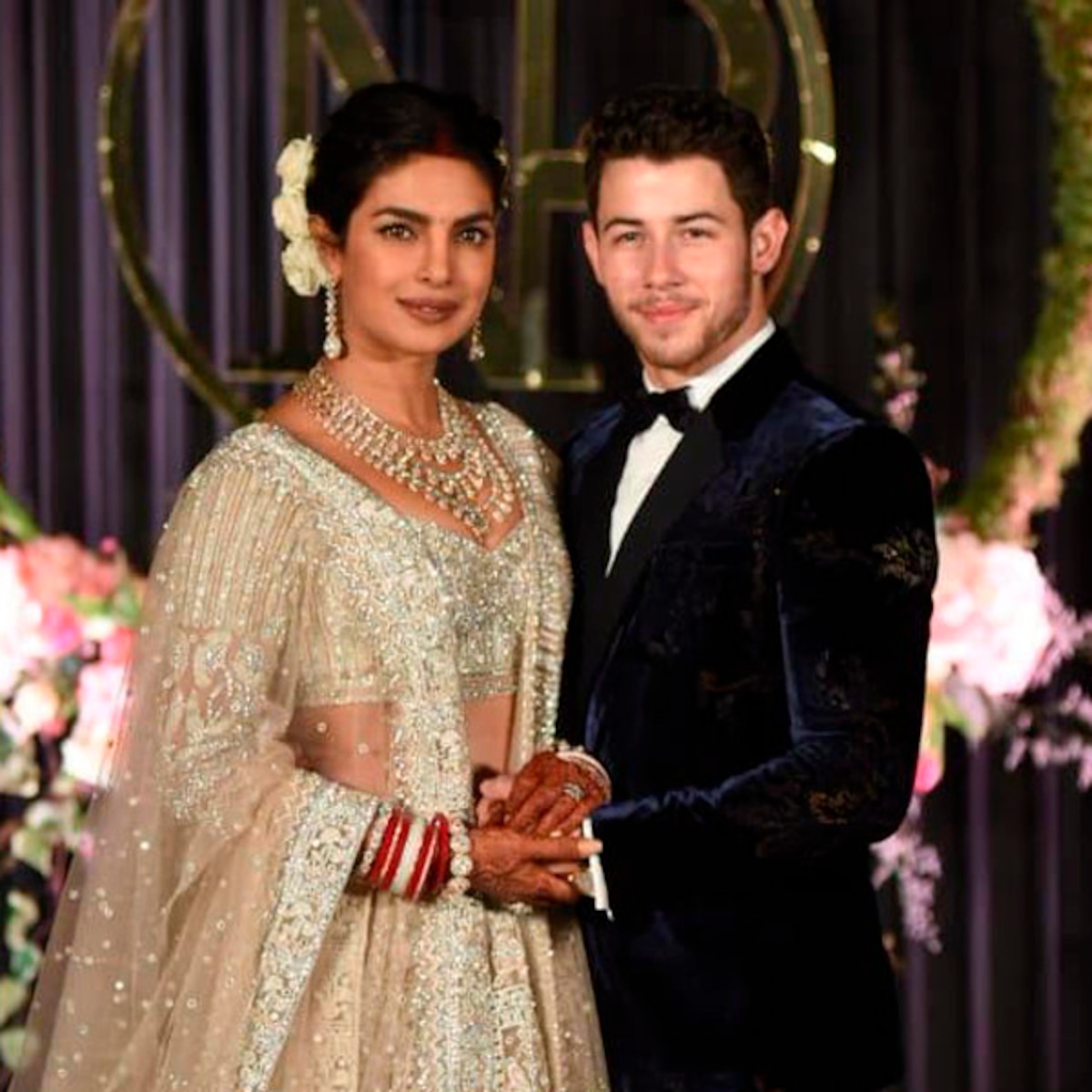 Priyanka Chopra S Wedding Reception Look Took 12 000 Hours To Create E Online