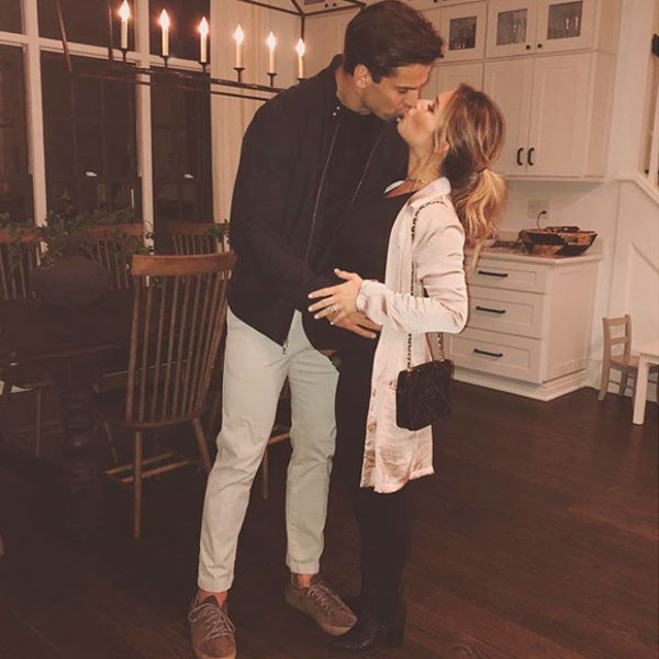V Day Love From Eric Decker And Jessie James Pucker Up E News 