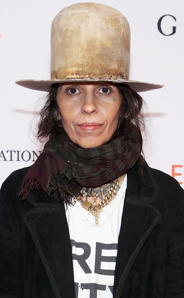 Linda perry. Линда Перри. Линда Перри папарацци. Линда Перри молодая в шляпе. Линда Перри фото папарацци.