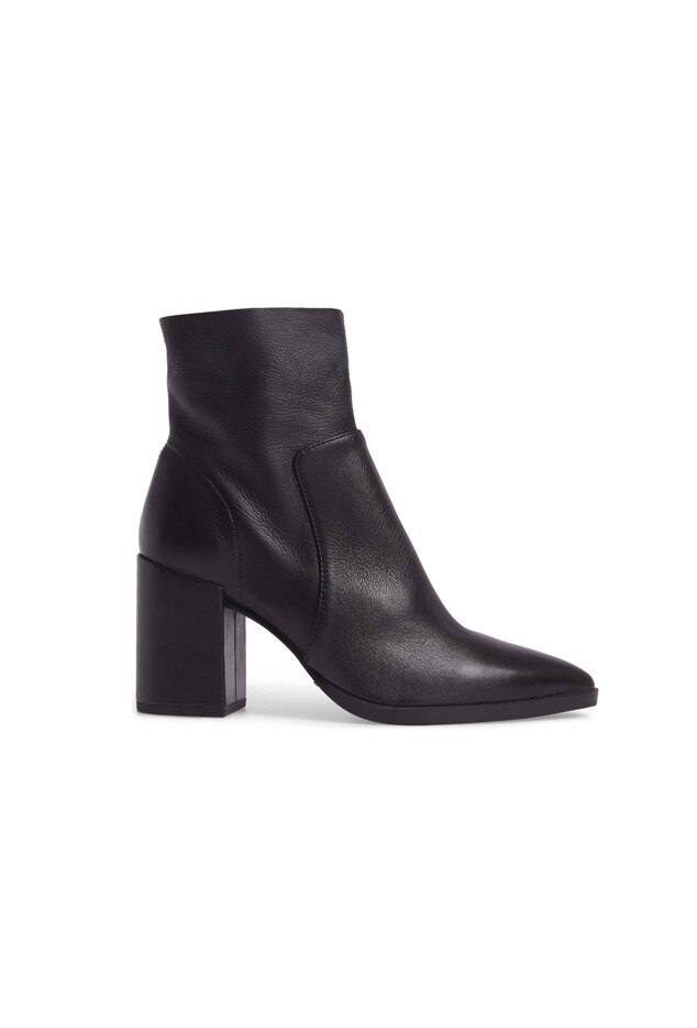 E-comm: Comfy Boots You Can Wear to the Office in Winter