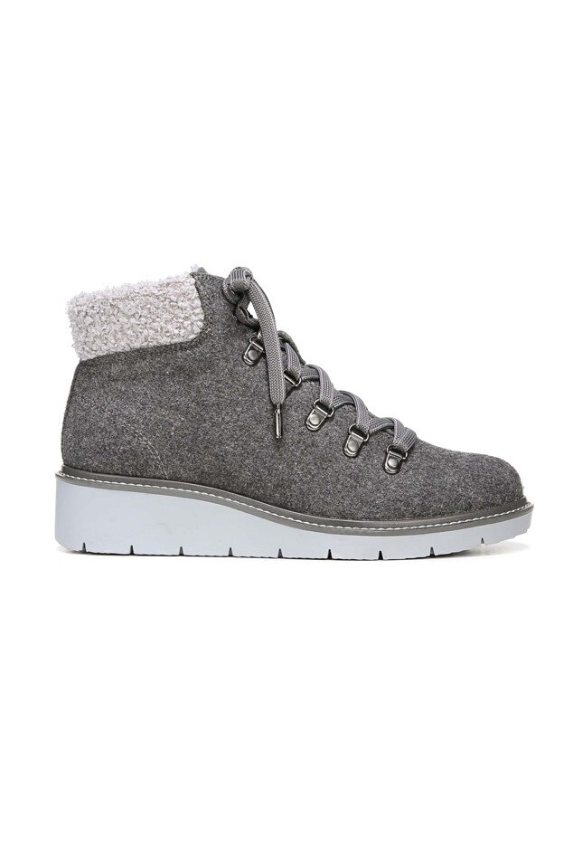 E-comm: Comfy Boots You Can Wear to the Office in Winter