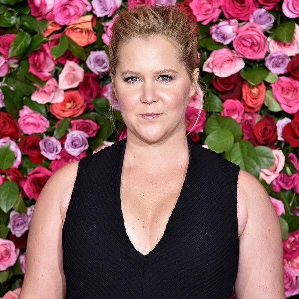 Amy Schumer Clarifies Shes Still Pregnant And Puking After Birth