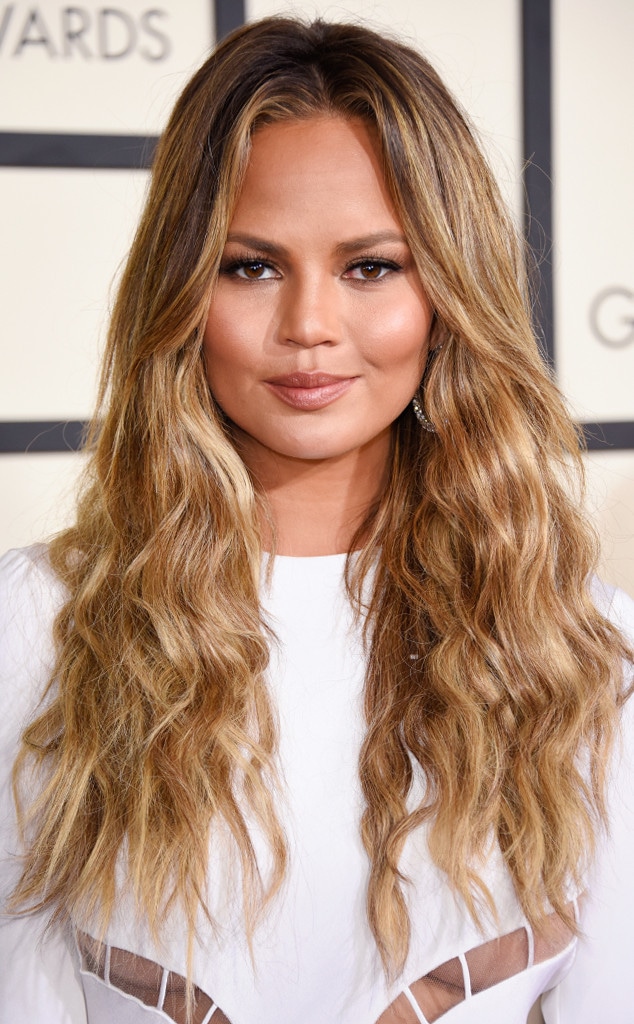 How Chrissy Teigen's Hairstylist Sets the Temperature on His Flat Iron - E!  Online