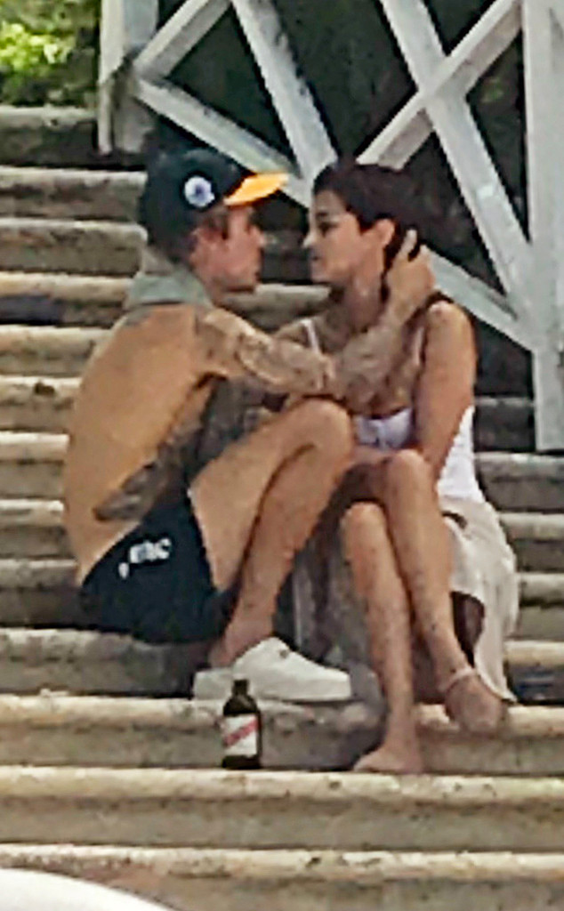 Selgo And Justin Bieber Pack On The Pda During Jamaican Getaway