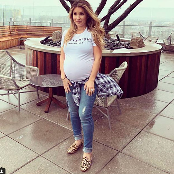 Mom on Set from Jessie James Decker's Cutest Pregnancy Pics | E! News