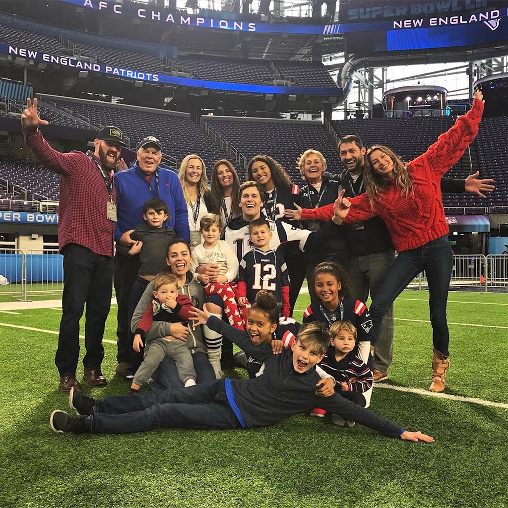 Tom Brady Gets Visit From Gisele Bündchen and Family at Super Bowl 2018 Practice | E ...