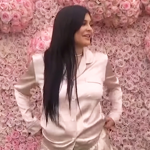 Kylie Jenner, Flowers