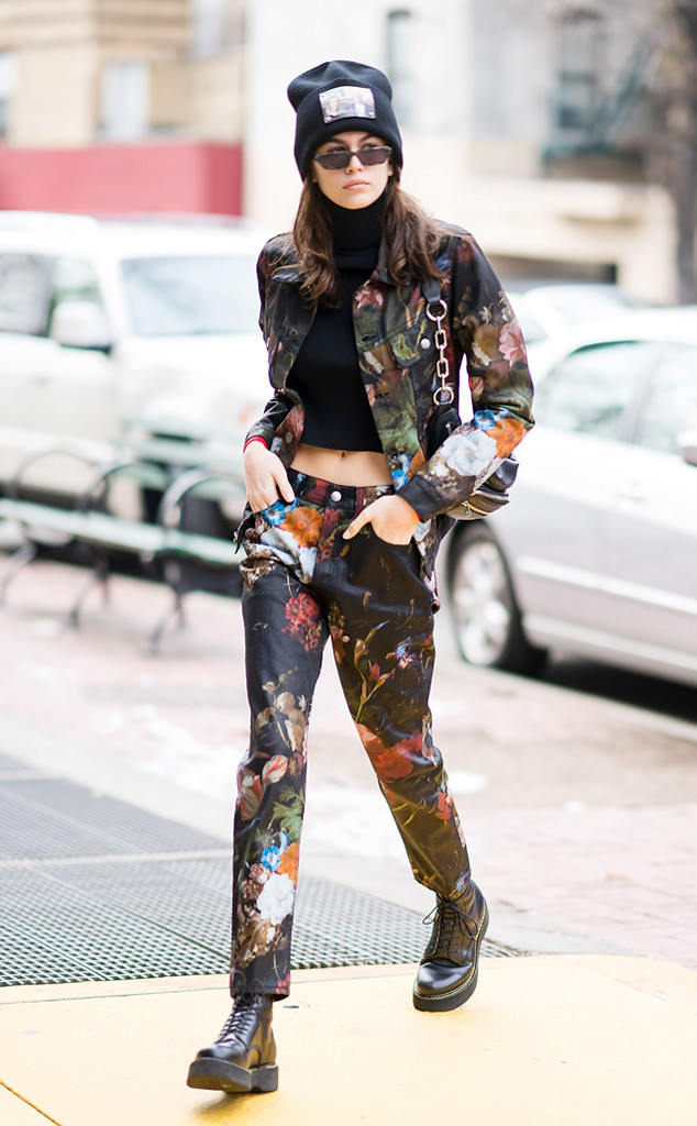 Image of: Street style latex leggings with camoflage