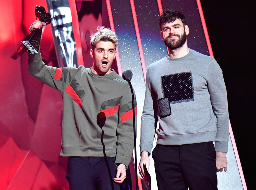The Chainsmokers Alex Pall Steps Out With Katelyn Byrd After Scandal E Online Alex Pall At The Billboard Music Awards 2022
