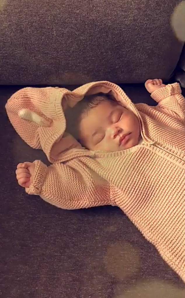 Kylie Jenner's Newest Photo of Baby Stormi Is Her Sweetest ... - 634 x 1024 jpeg 90kB