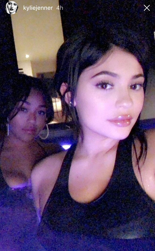 Kylie Jenner Poses In A Hot Tub With Bff Jordyn Woods E News