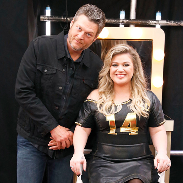 How Kelly Clarkson, Blake Shelton and a Cop Made Adam Levine Cry - E! Online