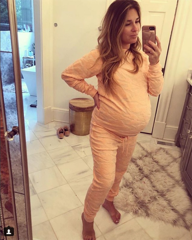Any Day Now From Jessie James Deckers Cutest Pregnancy Pics E News