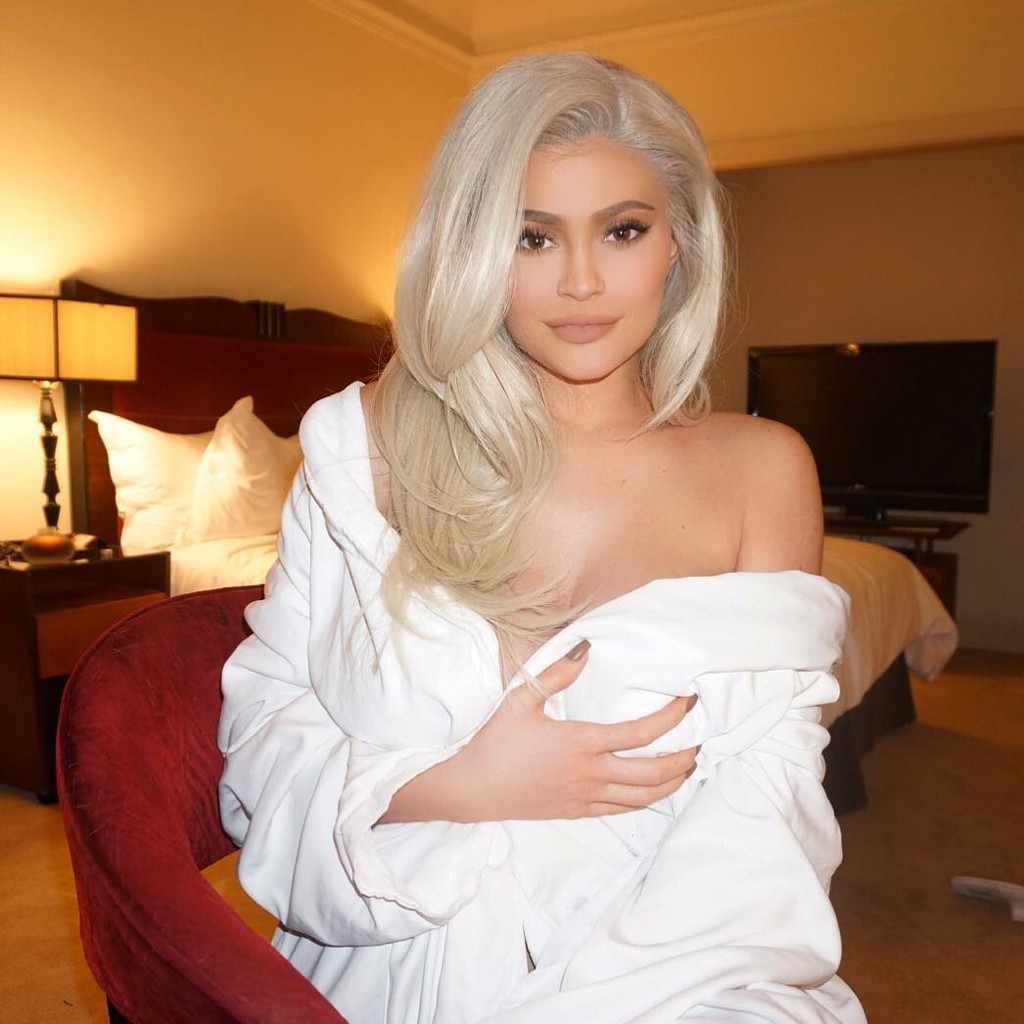 See Kylie Jenners New Platinum Blonde Hair E News