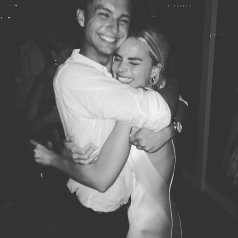 Cameron Robbie, Margot Robbie, Siblings