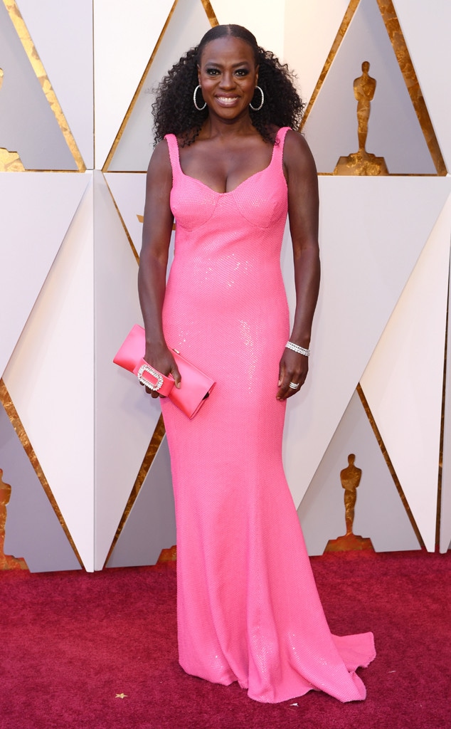 Viola Davis Stuns in Hot Pink Gown at 2018 Oscars Viola Davis Stuns in Hot Pink Gown at 2018 Oscars