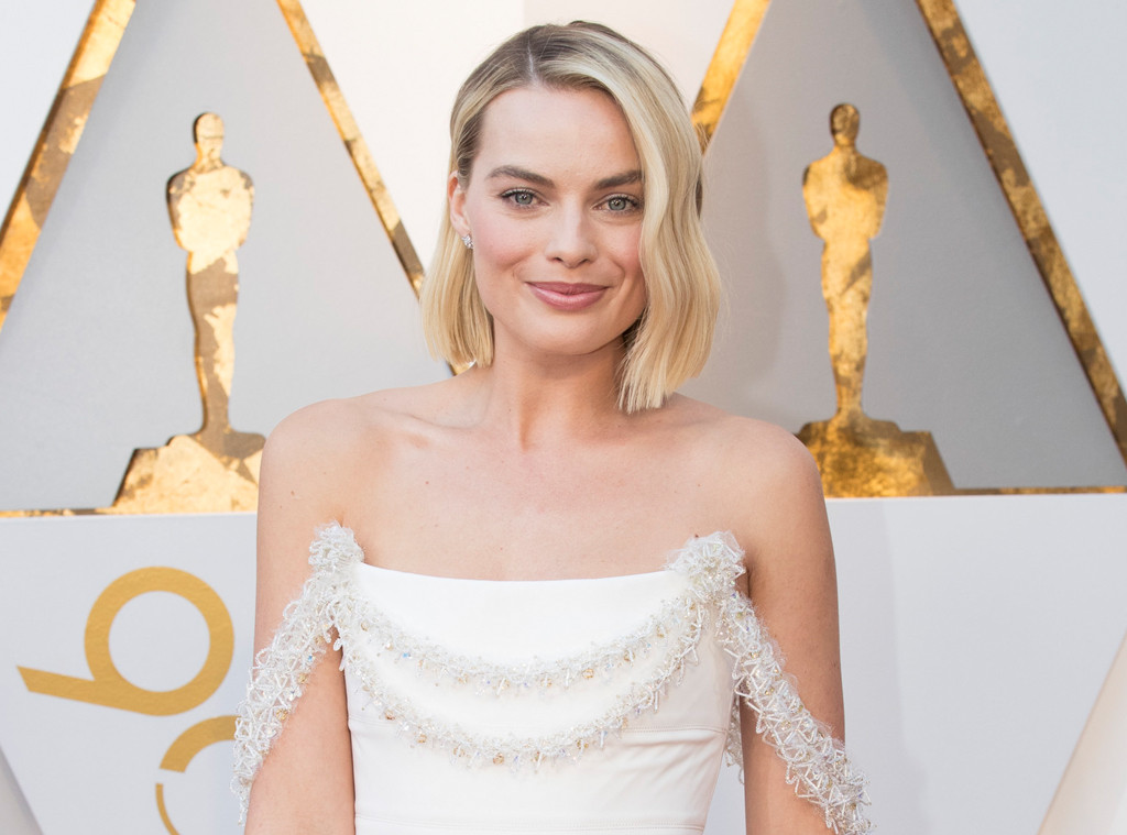 Margot Robbie's Sensational Oscars Necklace Backstory  Margot robbie, Margot  robbie oscars, Celebrity jewelry
