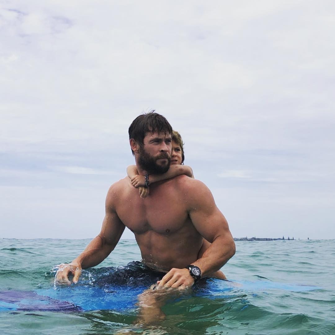 Chris Hemsworth, Elsa Pataky ve 3 Çocuğuyla Tatlı Fotoğrafını Paylaştı