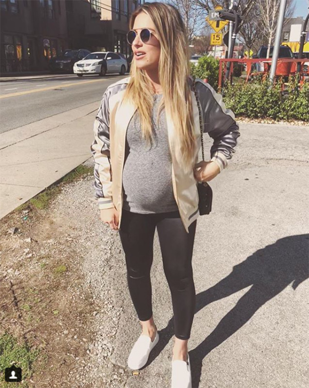Final Days From Jessie James Deckers Cutest Pregnancy Pics E News
