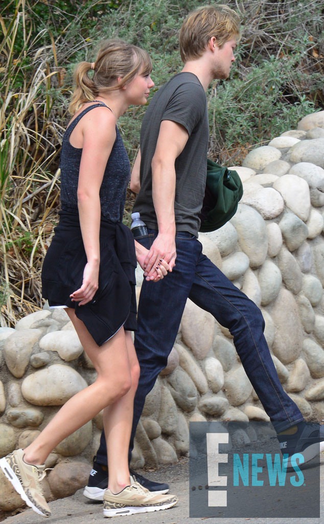 Taylor Swift Holds Joe Alwyn Close During Rare Outing In Malibu E News 