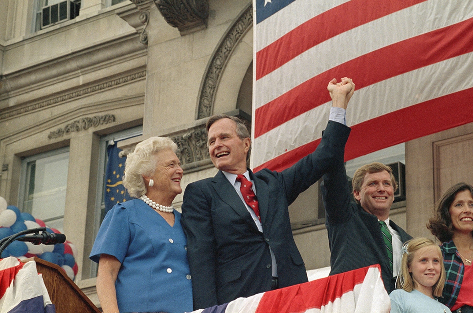 George H.W. Bush, Barbara Bush 