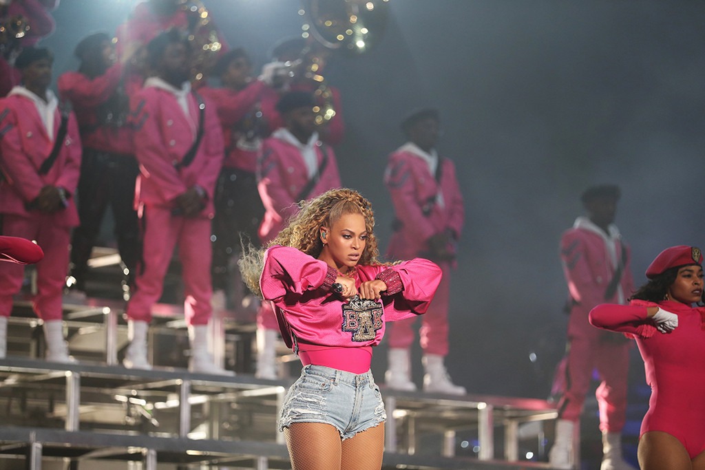 Beyoncé Showcases Sexy Outfits At Coachella All About Her Styles E News 