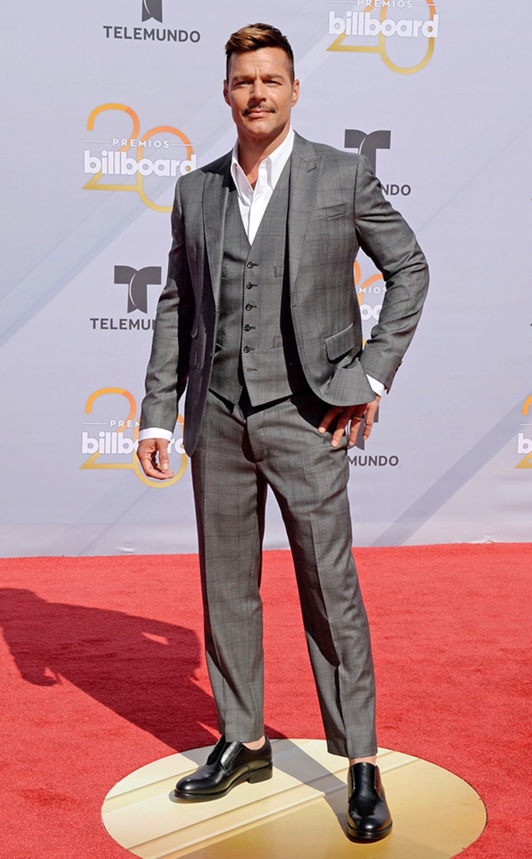 Photos From Billboard Latin Music Awards 2018 Red Carpet Fashion E Online Ca Aoki Latin Awards 2022