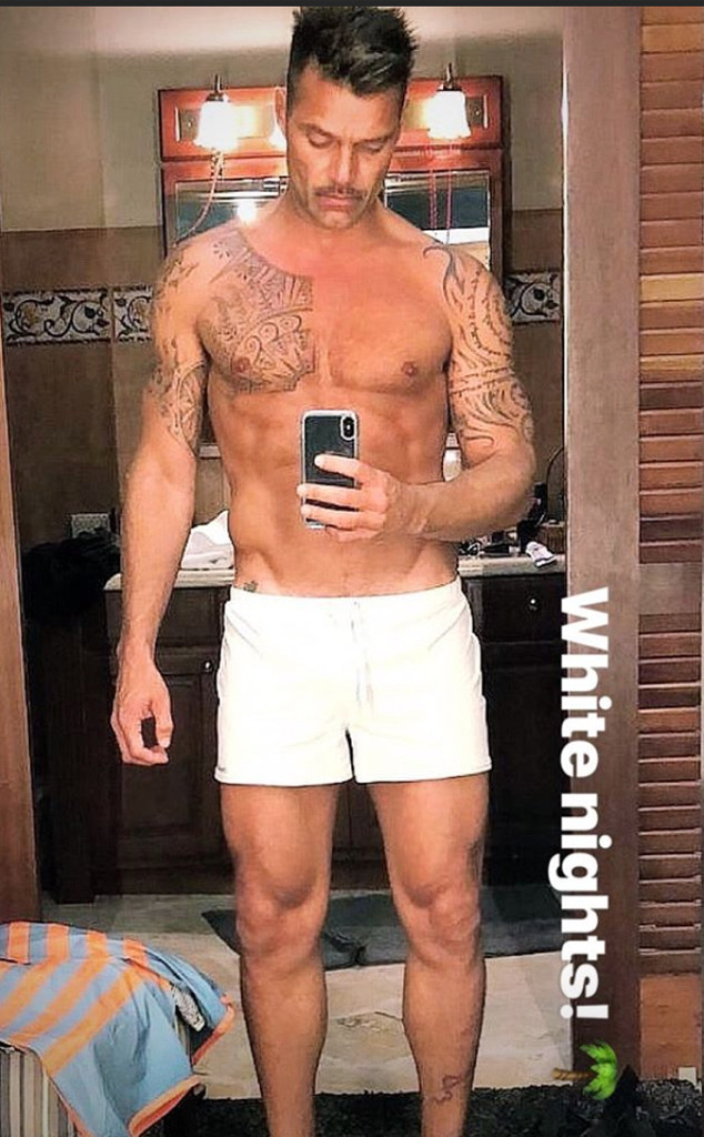 Ricky Martin Bares His Muscles in a Shirtless Selfie - E! Online - UK