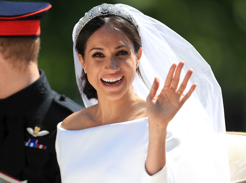 Meghan Markle's Wedding Dress Designer Says Pair Have a 'Very Personal  Girlfriend Relationship' - Yahoo Sports