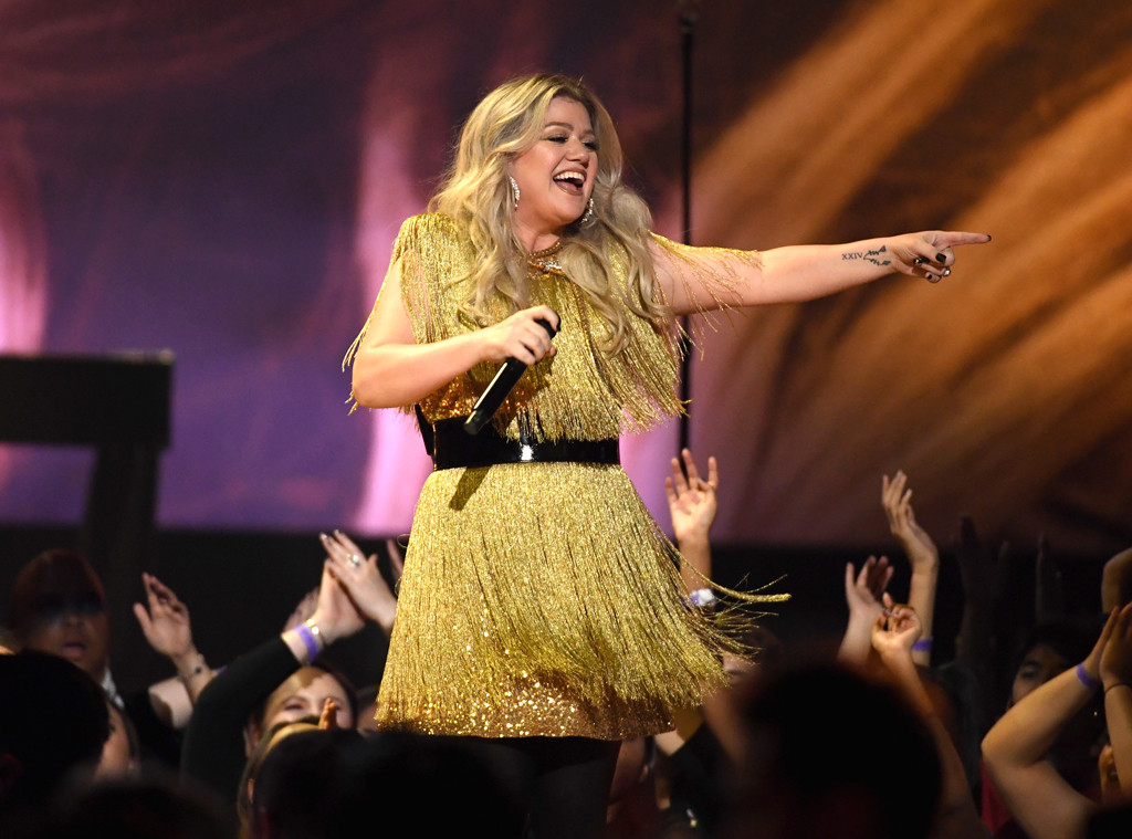 Tassles for the Win from Kelly Clarkson's Wardrobe Changes at the 2018